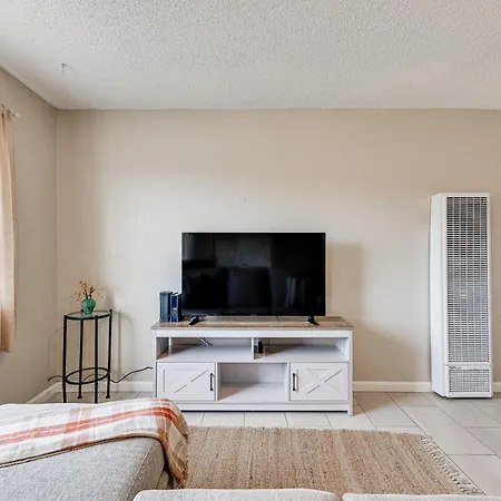 Convenient Joshua Tree Apartment - Walk To Town! Exterior photo