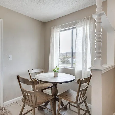 Convenient Joshua Tree Apartment - Walk To Town! Exterior photo