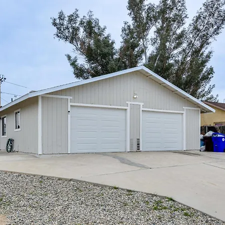 Convenient Joshua Tree Apartment - Walk To Town! Exterior photo
