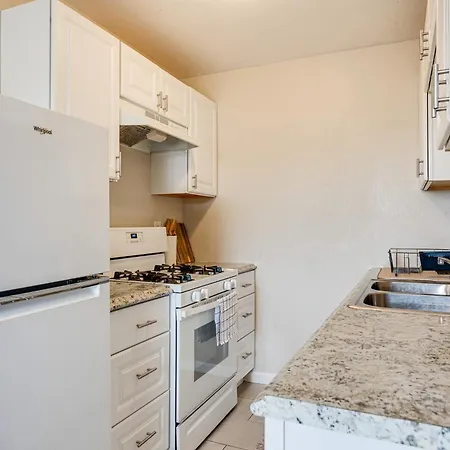 Convenient Joshua Tree Apartment - Walk To Town! Exterior photo