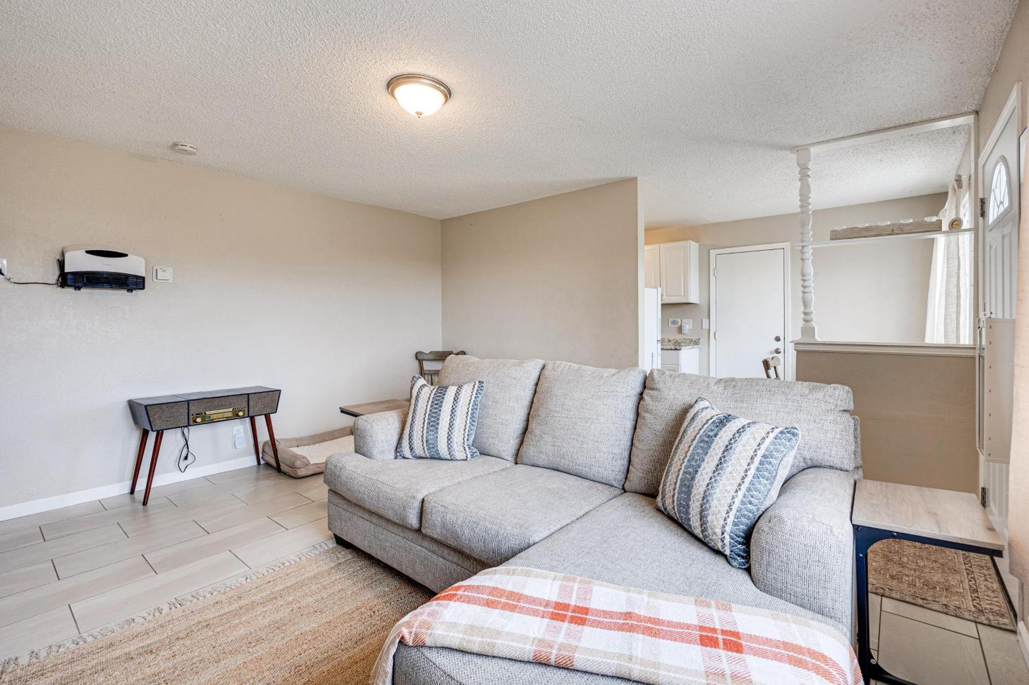 Convenient - Walk To Town! * Joshua Tree