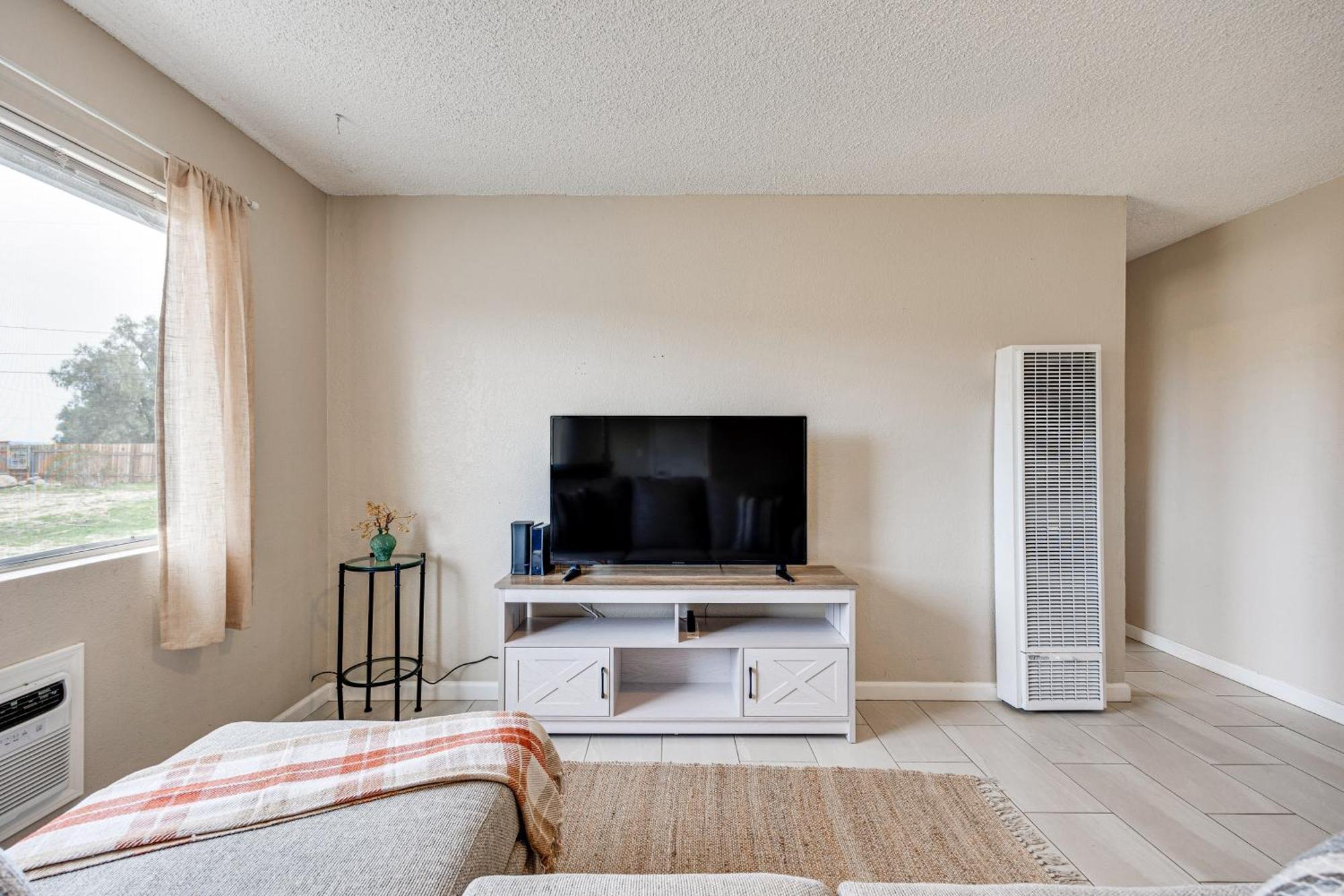 Apartment Convenient - Walk To Town! *