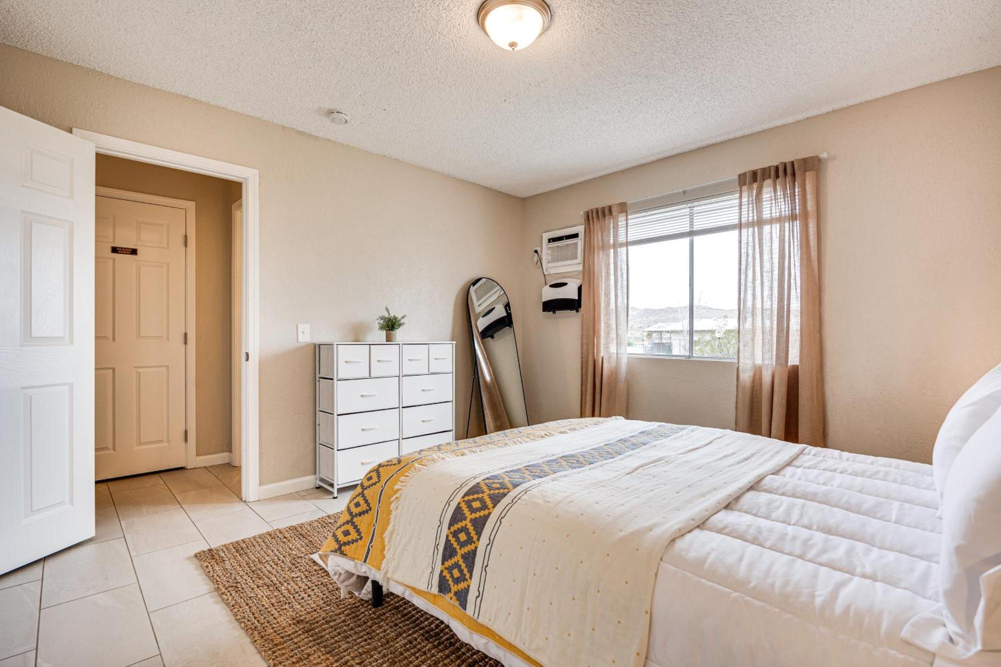 Convenient - Walk To Town! Apartment Joshua Tree