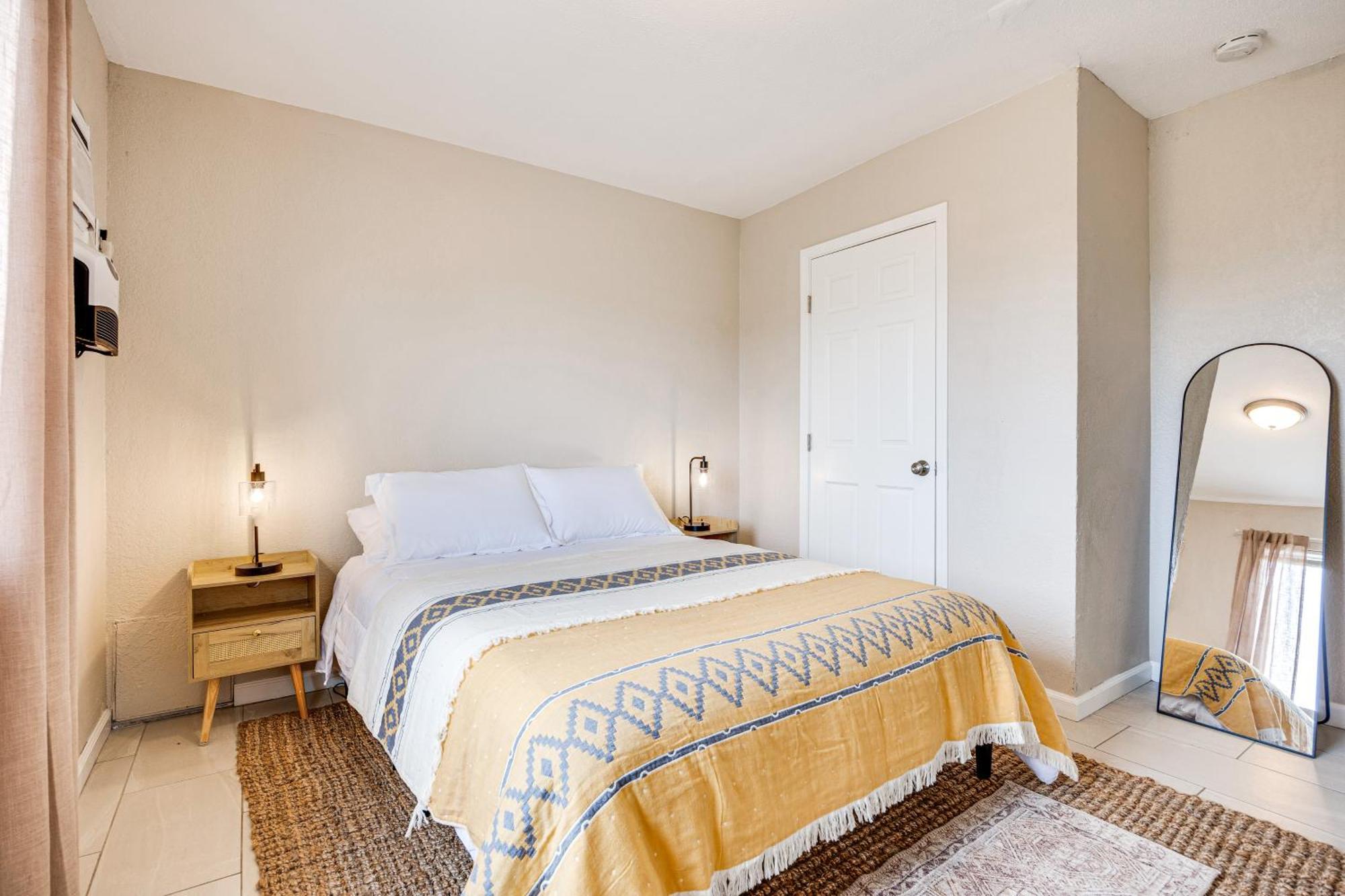 Apartment Convenient - Walk To Town! Joshua Tree